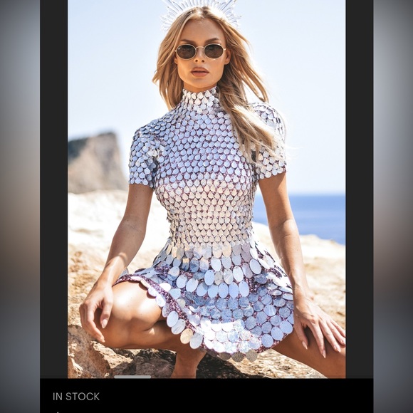 NWT | Silver Party or Festival Dress | size M | never worn | LOOKS AMAZING ON! - Picture 2 of 4